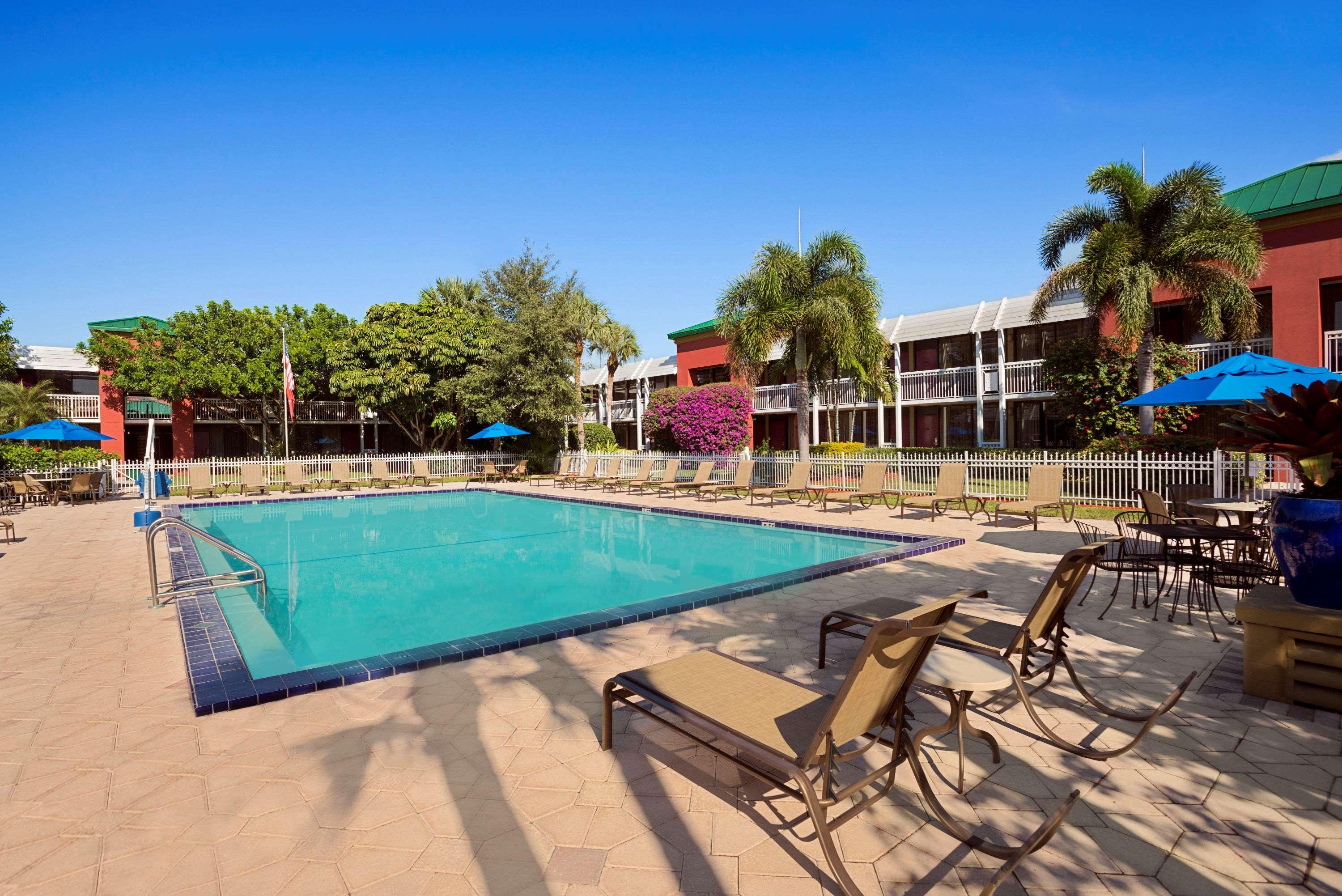 Collins Hotel North Naples