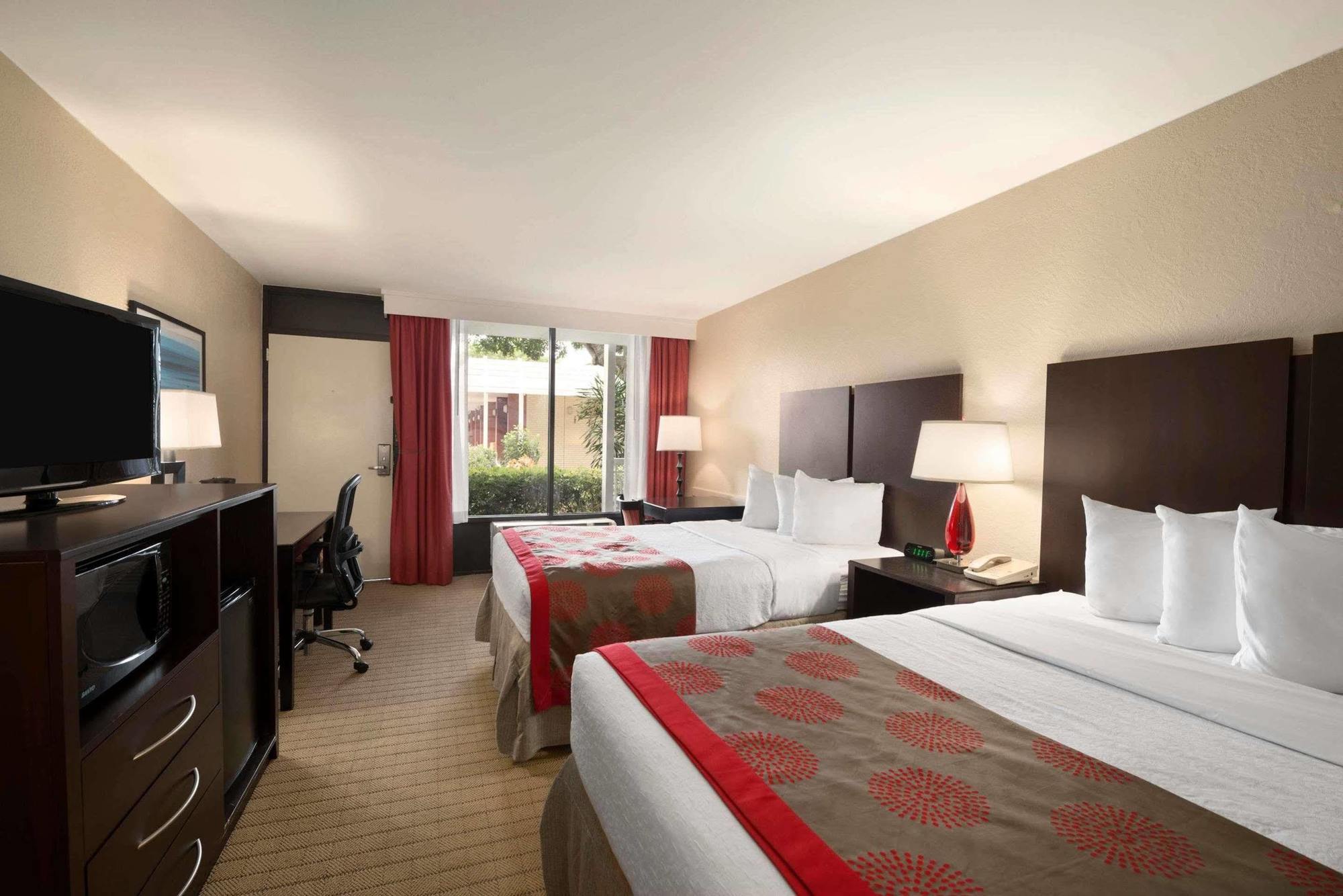 Hotel Collins North Naples