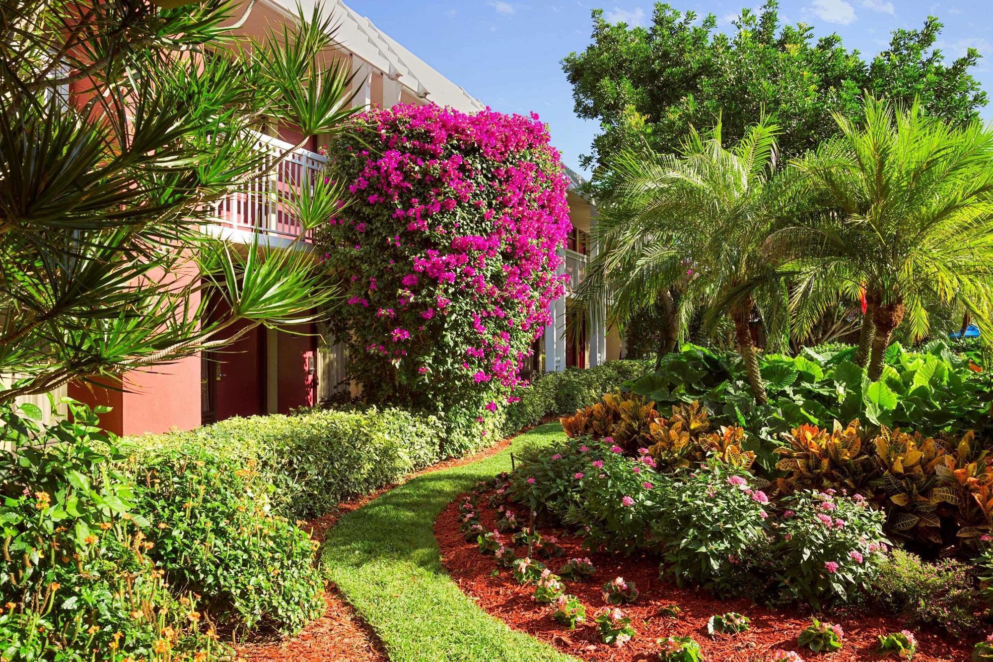 Collins 3* North Naples