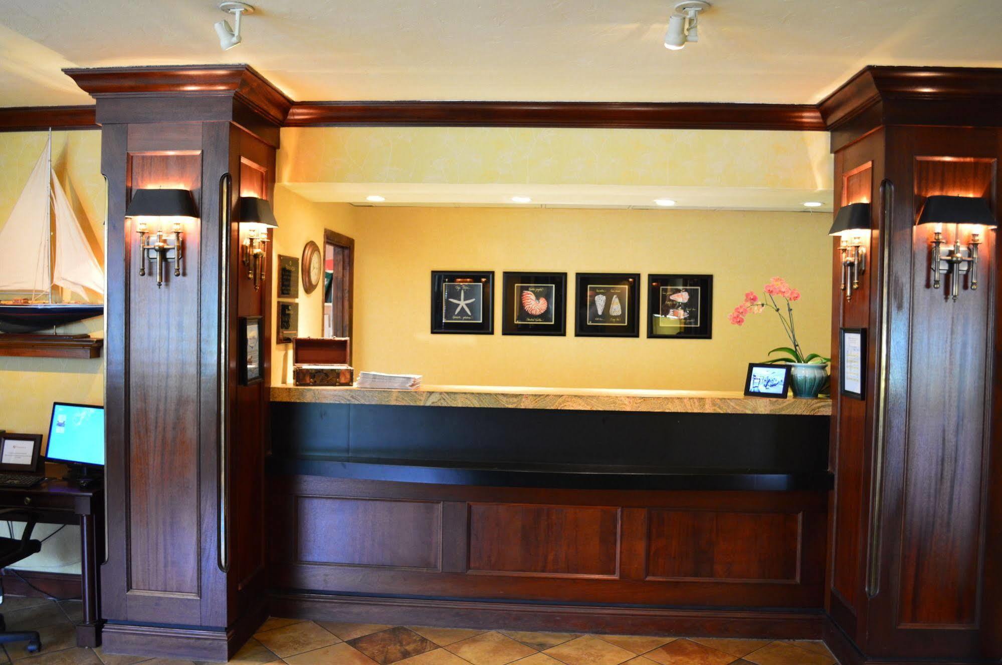 Hotel Collins North Naples